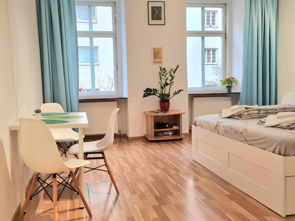 Apartament Center ! 2 Stops From The Center! *