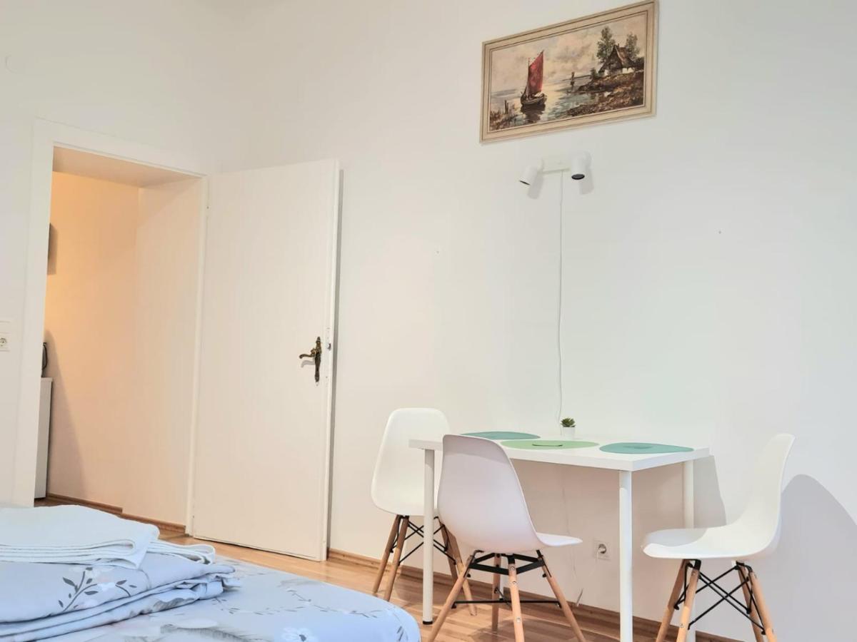 Apartament Center ! 2 Stops From The Center! *