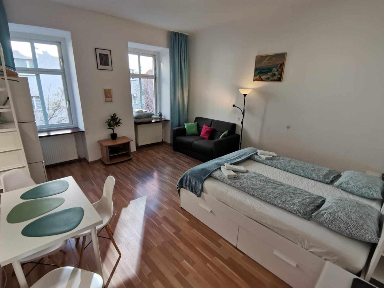 Apartament Center ! 2 Stops From The Center!