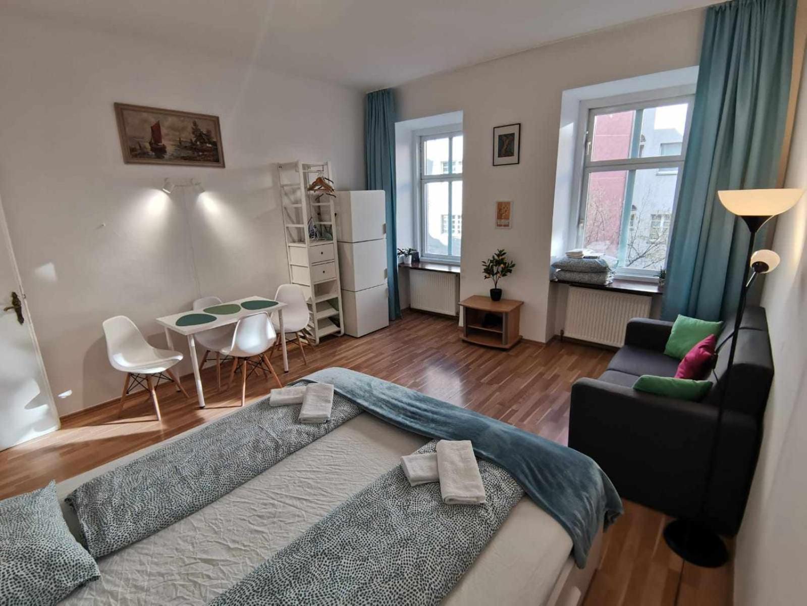 Center ! 2 Stops From The Center! Apartament